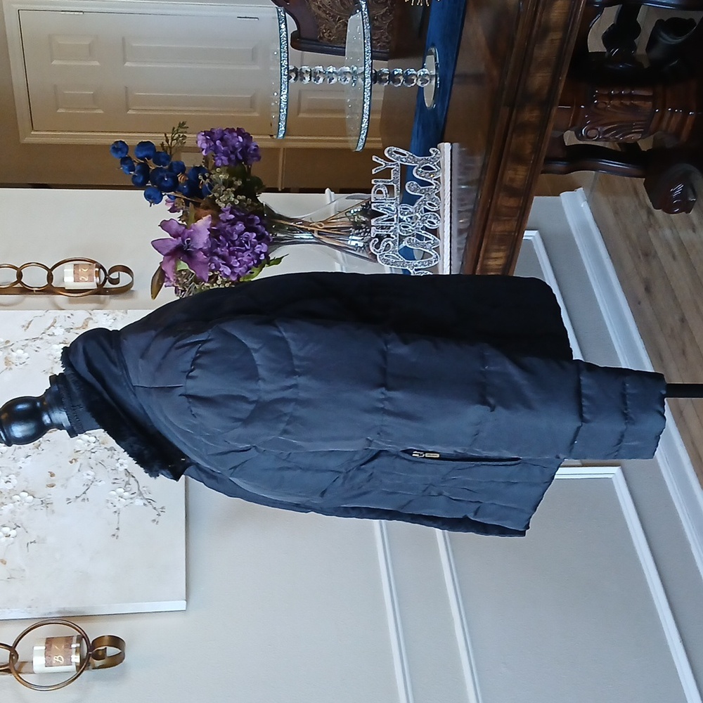 Calvin Klein Women's Black Down Puffer Jacket. Size M - Picture 7 of 17